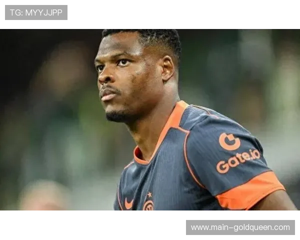 国米跟队记者透露，邓弗里斯可能与俱乐部分道扬镳。